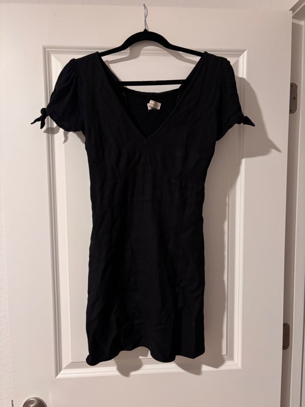 Abercrombie Black Short Sleeve V-Neck Mini Dress sz Small